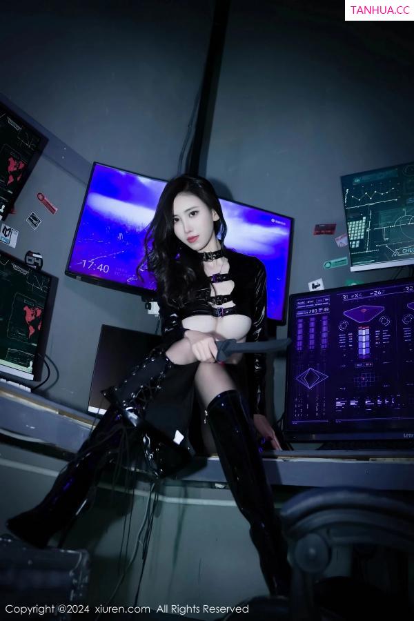   [XiuRen]高清写真图 2024.03.13 No.8219 章芃芃 黑丝美腿第60张图片